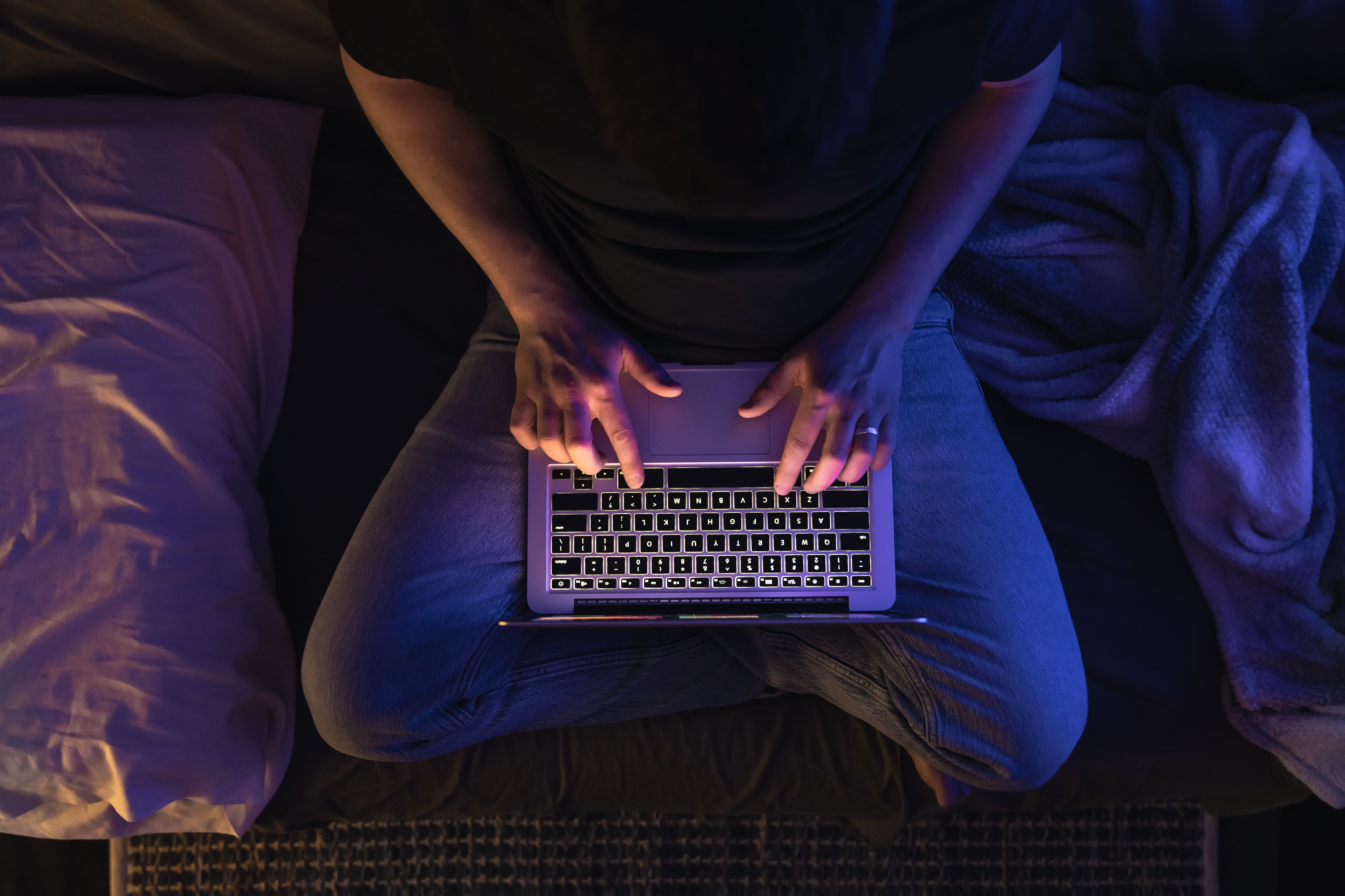 Por medo de golpes, 7 em cada 10 brasileiros deixaram de comprar online