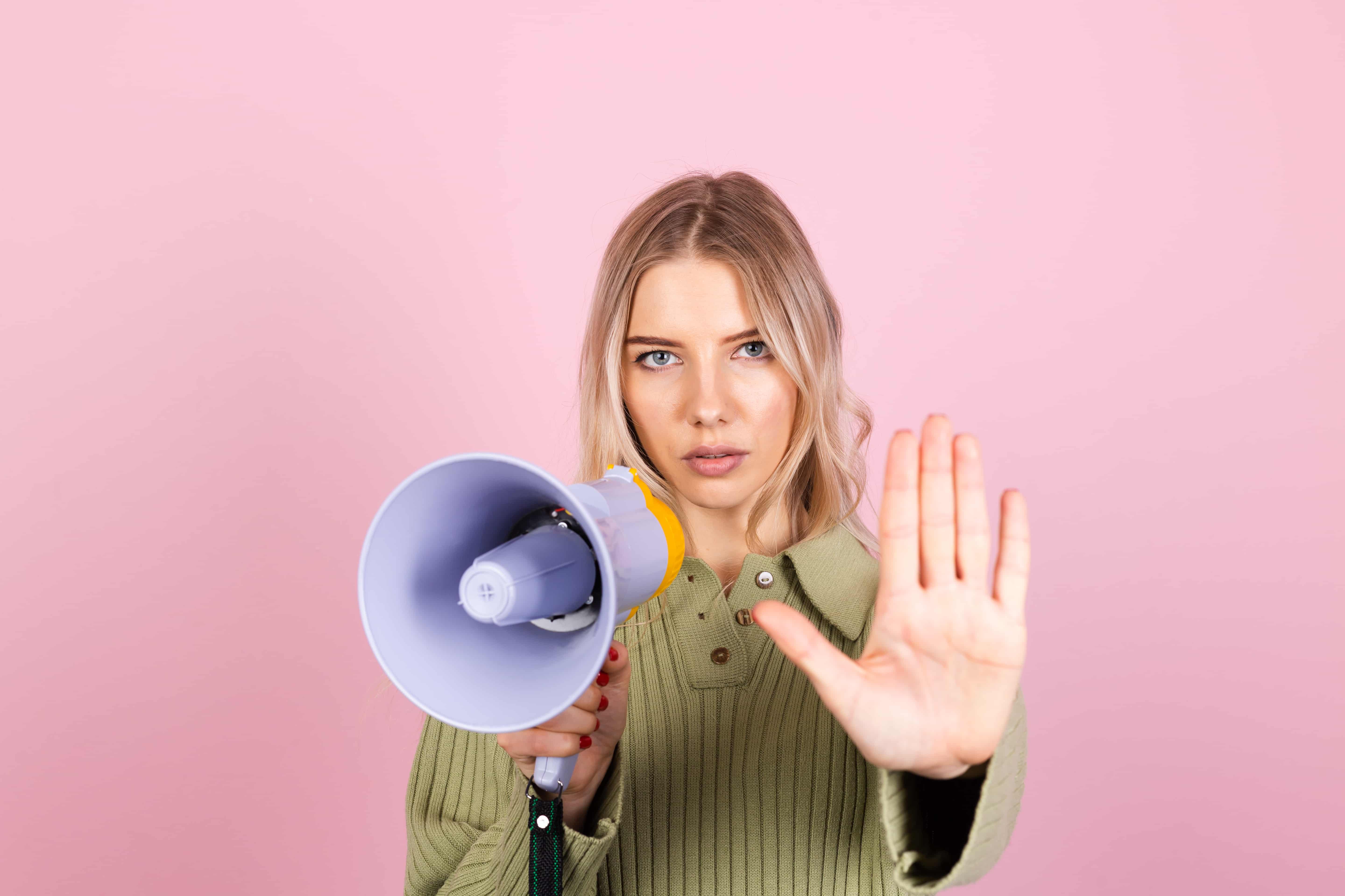 Falsificacion de productos: impactos y como combatirla